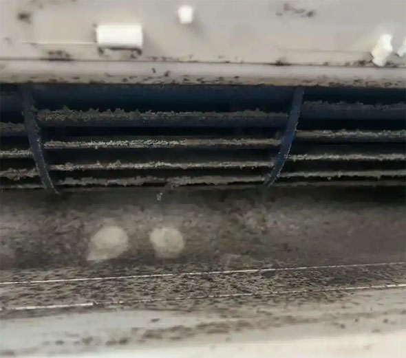 阿坝空调吹的风有股烧焦味是怎么回事